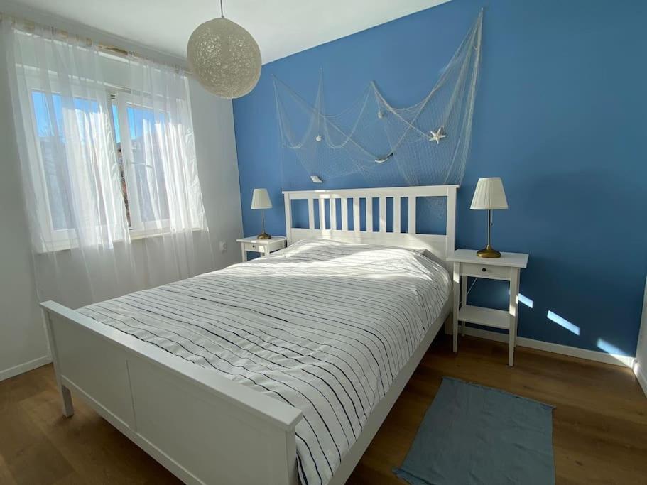 Captain's **** Apartment